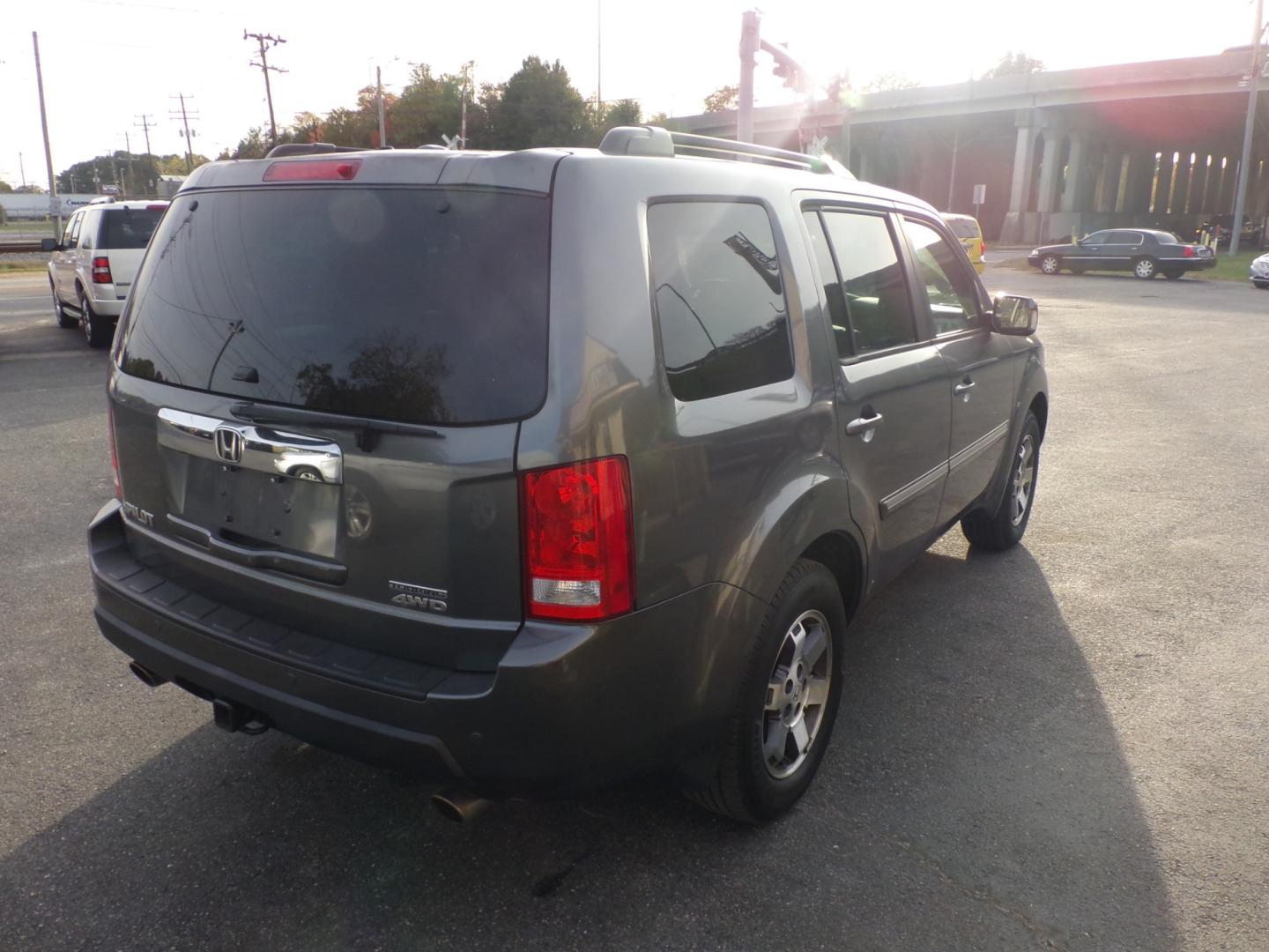 2010 Grey Honda Pilot (5FNYF4H91AB) , located at 5700 Curlew Drive, Norfolk, VA, 23502, (757) 455-6330, 36.841885, -76.209412 - Photo#14